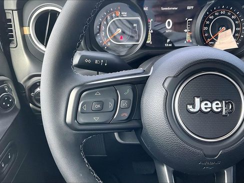 New 2026 Jeep Gladiator Sport image 6