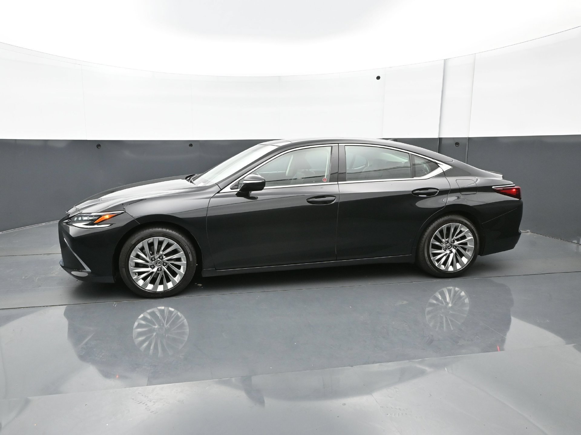 Used 2022 Lexus ES 350 Ultra Luxury FWD image 3