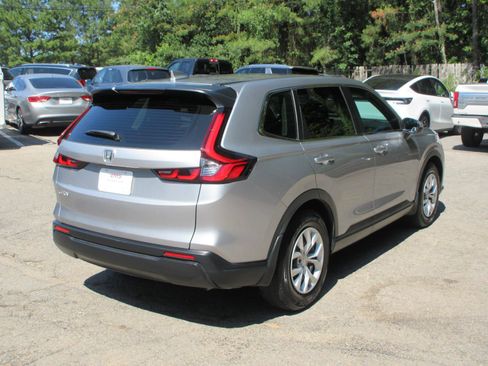 Used 2023 Honda CR-V LX image 5