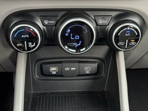Used 2024 Hyundai Venue SEL FWD image 20