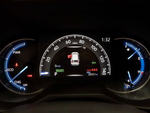 Used 2025 Toyota RAV4 XLE AWD/4WD image 28