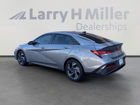 Used 2025 Hyundai Elantra Sport w/ Cargo Package FWD image 3