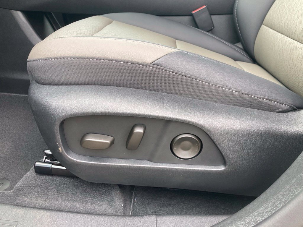 New 2027 Chevrolet Equinox LT w/ Convenience Package II FWD image 4