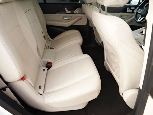 Used 2021 Mercedes-Benz GLS 450 4MATIC image 18