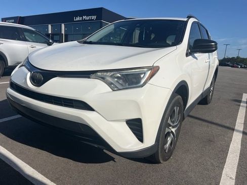 Used 2018 Toyota RAV4 LE image 2