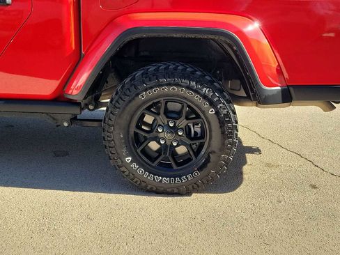 Used 2024 Jeep Gladiator Sport image 8