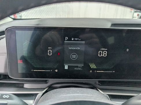 Used 2025 Kia Carnival FWD image 10
