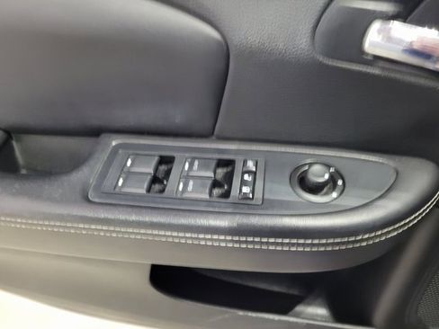 Used 2013 Chrysler 200 Limited image 33