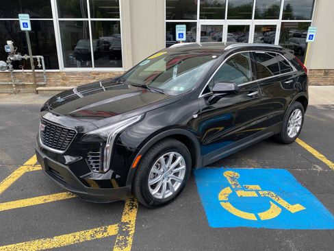 Used 2023 Cadillac XT4 Luxury w/ Cold Weather Package FWD image 2