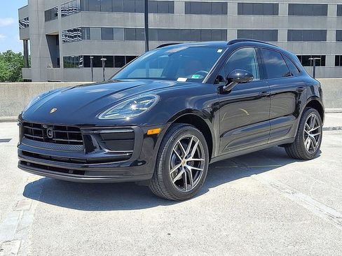 Used 2025 Porsche Macan image 1