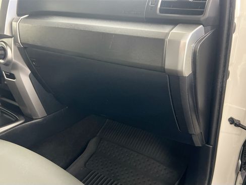Used 2020 Toyota 4Runner SR5 Premium RWD image 34