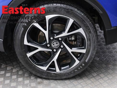 Used 2021 Toyota C-HR XLE image 8