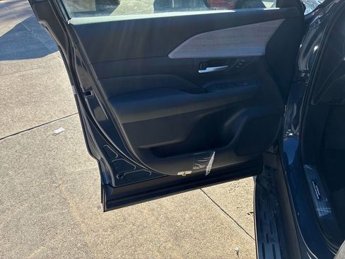 New 2026 Toyota Grand Highlander Platinum image 12