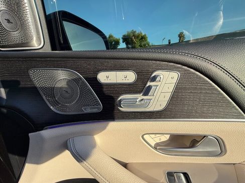 Used 2021 Mercedes-Benz GLS 580 4MATIC image 44