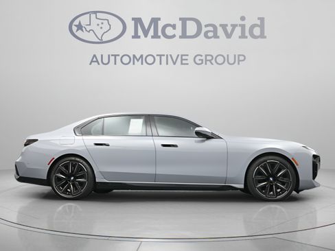 Used 2023 BMW 760i xDrive w/ Executive Package AWD/4WD image 32