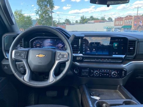 Used 2024 Chevrolet Silverado 2500 LT image 13