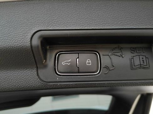 Used 2023 Ford Explorer Limited w/ Limited Technology Package RWD image 31