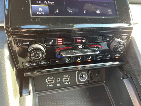 New 2025 Jeep Grand Cherokee Altitude image 9