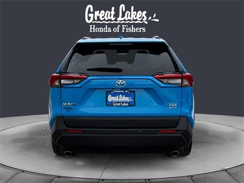 Used 2020 Toyota RAV4 XLE Premium image 4