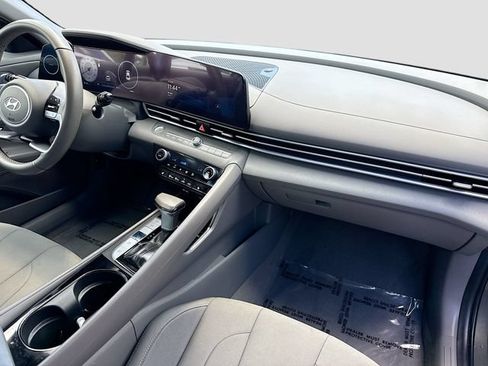 Certified 2025 Hyundai Elantra SEL FWD image 27
