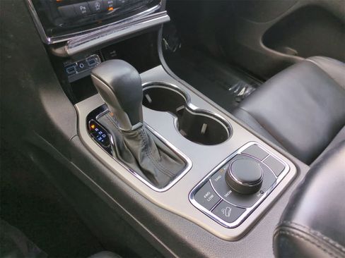 Certified 2019 Jeep Grand Cherokee Limited image 32