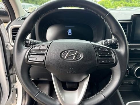 Used 2024 Hyundai Venue SEL FWD image 14