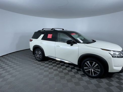 Certified 2022 Nissan Pathfinder Platinum w/ Cargo Package AWD/4WD image 2
