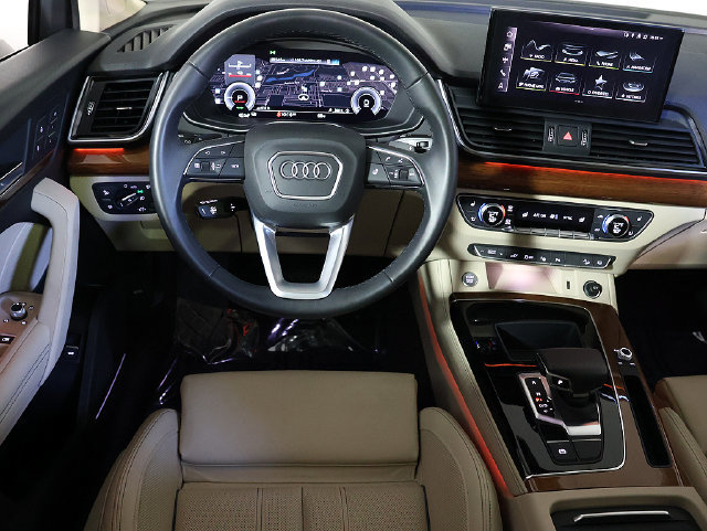 Used 2023 Audi Q5 e Prestige w/ Prestige Package AWD/4WD image 3