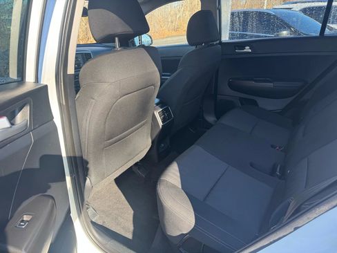 Used 2020 Kia Sportage LX image 17
