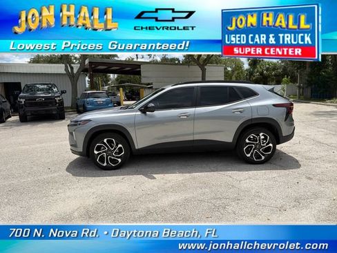 Used 2025 Chevrolet Trax RS w/ Driver Confidence Package FWD image 4
