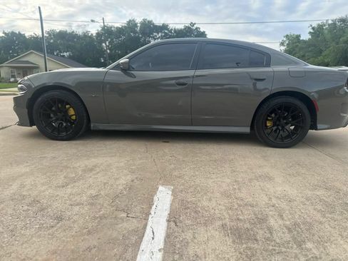 Used 2018 Dodge Charger R/T w/ Plus Group RWD image 8