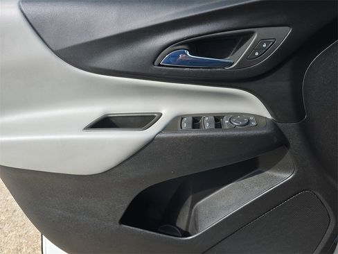 Used 2022 Chevrolet Equinox LS w/ LS Convenience Package image 24