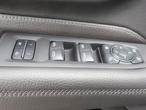 Used 2024 GMC Yukon Denali w/ Advanced Technology Package AWD/4WD image 17