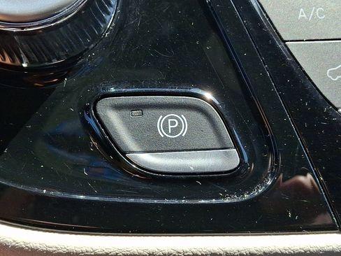 Used 2023 Chrysler Pacifica Touring-L FWD image 22