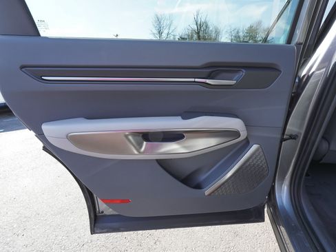 Used 2024 Kia EV9 Wind image 11