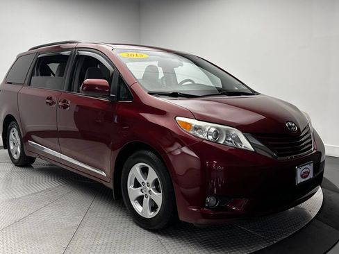 Used 2015 Toyota Sienna LE FWD image 36
