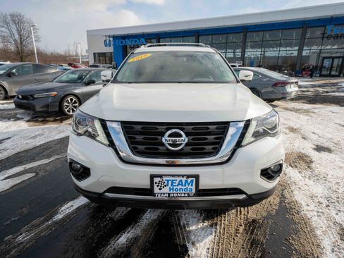 Used 2018 Nissan Pathfinder Platinum image 2