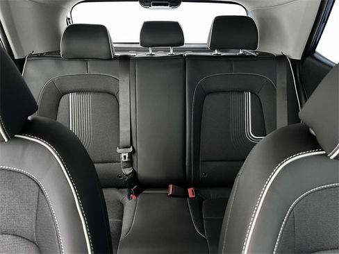 Used 2025 Hyundai Venue Limited image 16