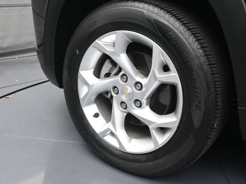 Used 2025 Chevrolet Trax LS w/ LS Convenience Package FWD image 25