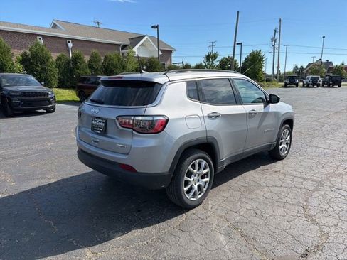 Used 2023 Jeep Compass Latitude AWD/4WD image 7