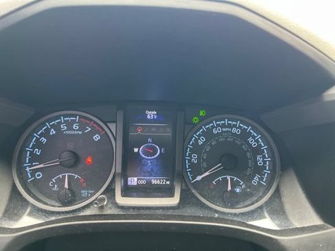 Used 2017 Toyota Tacoma TRD Sport AWD/4WD image 16