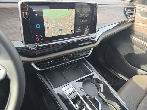 Used 2024 Volkswagen Atlas SEL image 30