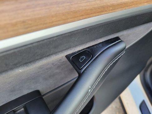 Used 2022 Tesla Model Y Performance image 12