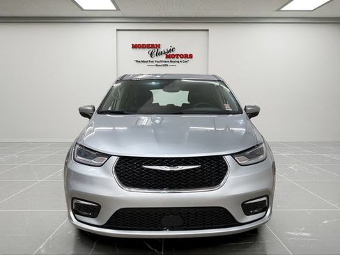 Used 2023 Chrysler Pacifica Touring-L FWD image 8