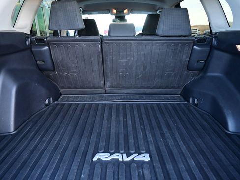 Used 2020 Toyota RAV4 LE image 13