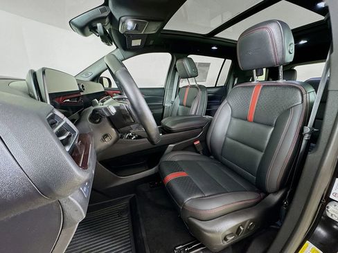 Used 2025 Chevrolet Traverse RS w/ LPO, Floor Liner Package AWD/4WD image 2