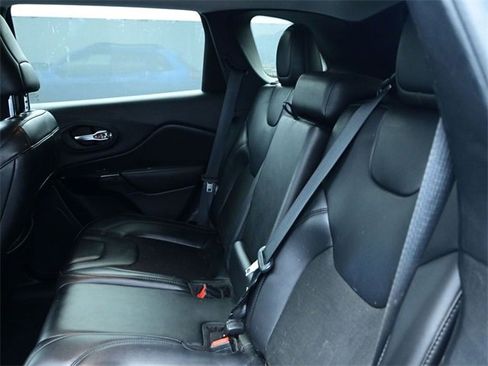 Used 2021 Jeep Cherokee Latitude Plus image 11