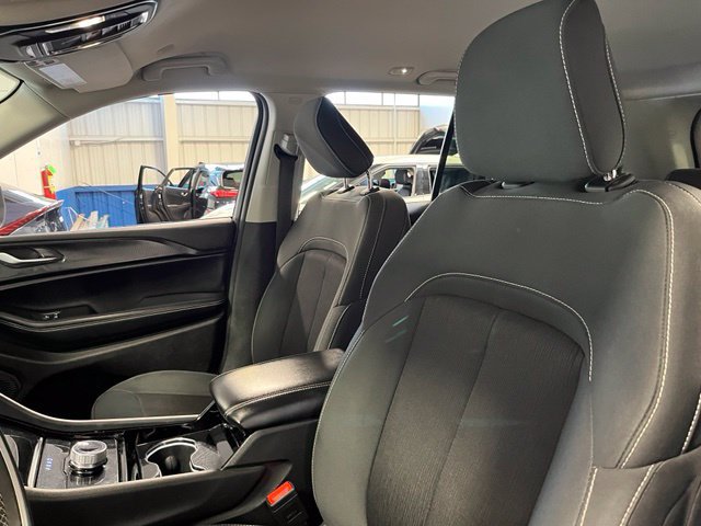 Used 2023 Jeep Grand Cherokee Laredo AWD/4WD image 31
