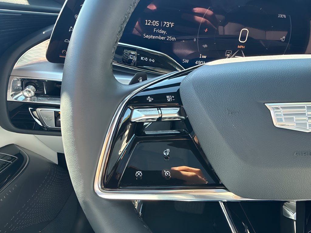 Used 2024 Cadillac Lyriq Luxury RWD image 17