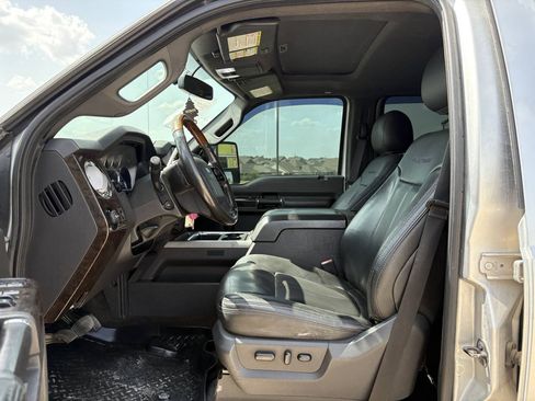 Used 2013 Ford F250 Platinum w/ FX4 Off Road Pkg AWD/4WD image 9